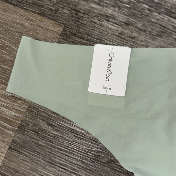 BNWT Calvin Klein No Show Green Thong - Size Large - Picture 3 of 6